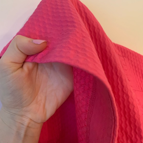 Lilly Pulitzer hot pink jacquard shorts, size 4 - Picture 6 of 7